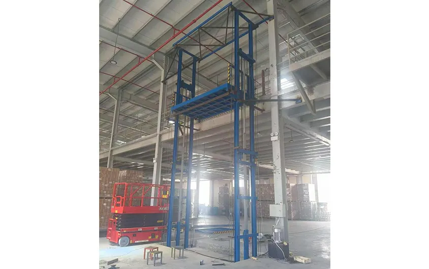 Focus on the Middle East! The UAE customer customized rail-type lifting freight elevator was installed and debugged in May