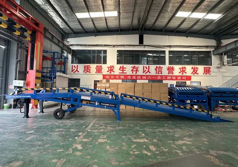 Two-section foldable hydraulic loading platform shipping container ramp mobile loading dock ramp made in China