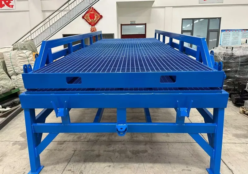 Two-section foldable truck loading dock dock to ground ramp container ramp for forklift exporters