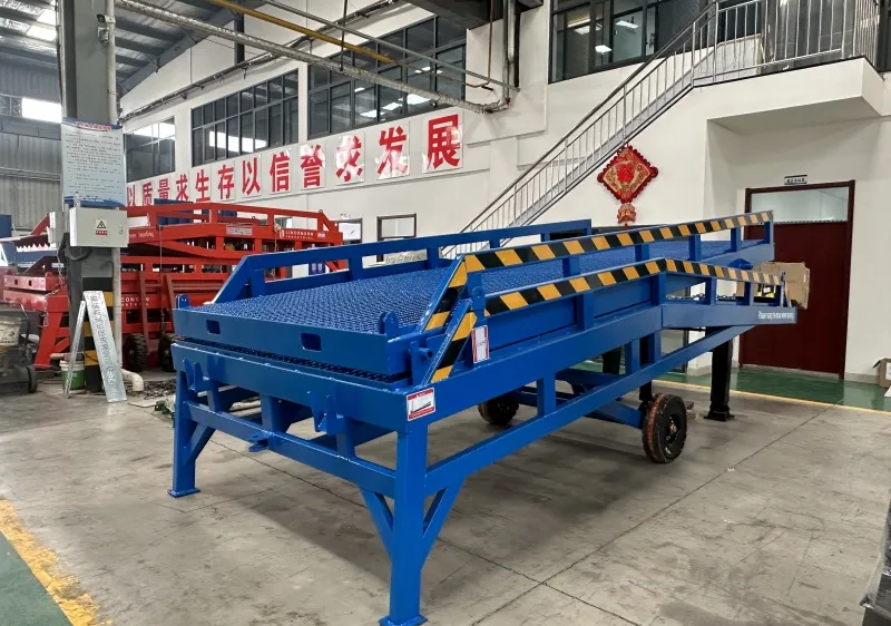 Two-section foldable truck loading dock dock to ground ramp container ramp for forklift exporters