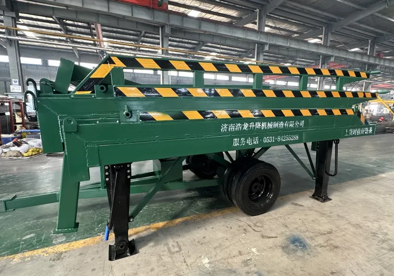 Three-section foldable movable loading dock ramp for container sales