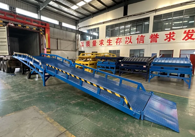 Two-section foldable ramp yard ramp for container OEM