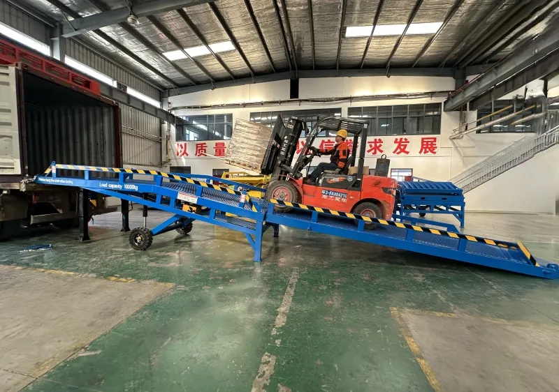 Two-section foldable ramp yard ramp for container OEM