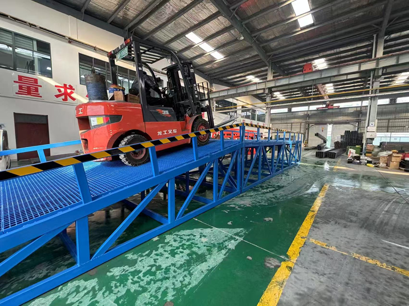 The development and commissioning of the 23-meter customized forklift driving school ramp has been successfully completed.